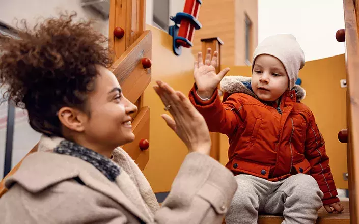 Visuel d'une accompagnante éducative petite enfance (AEPE)