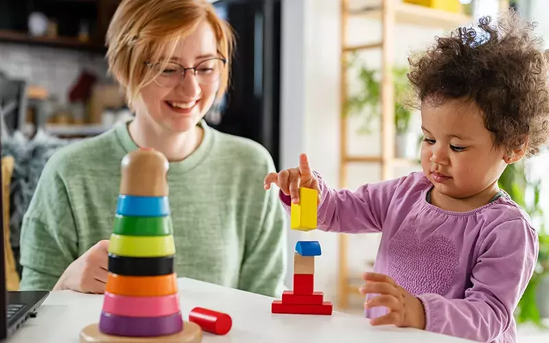 Visuel d'une assistante maternelle
