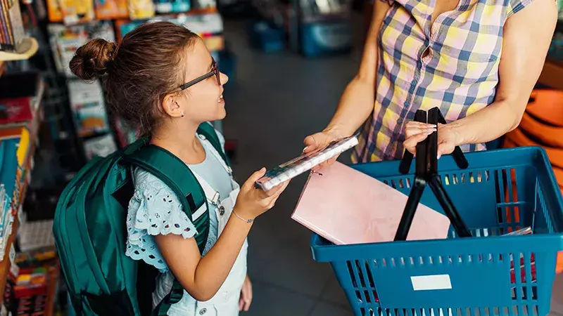 Illustration de l’allocation de rentrée scolaire à 3 millions de familles 